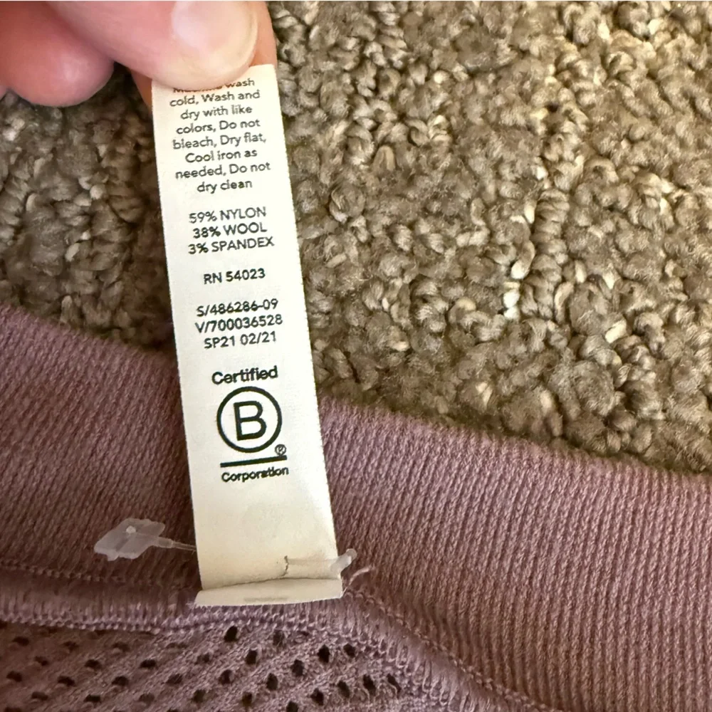 Athleta Foresthill Ascent Seamless Top Long Sleeve Merino Wool Size Medium - Picture 9 of 10